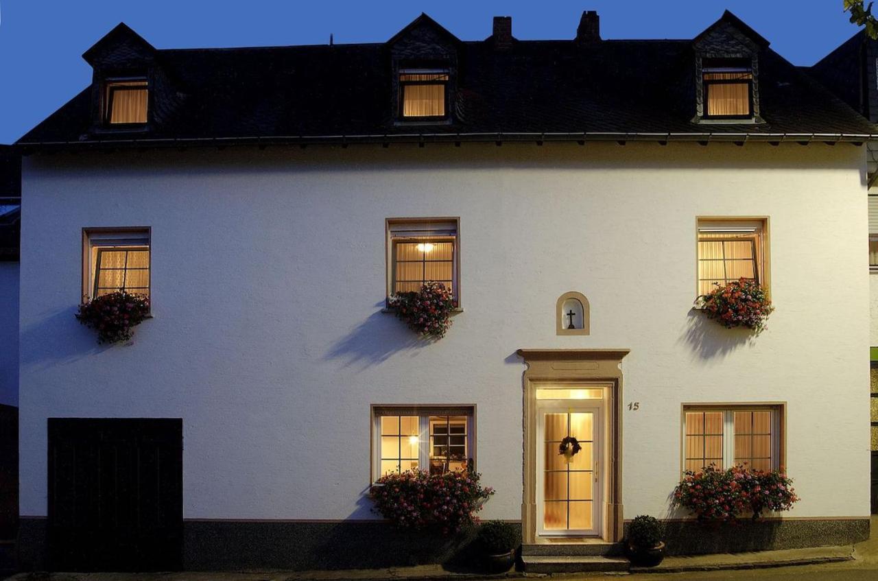Weingut&Gästehaus Edwin Hoffmann Trittenheim Exterior foto